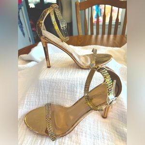 FASHION NOVA Sz 10 - 4 1/2" Heel Rhinestone Strap Sandals in Rose Gold-Like New